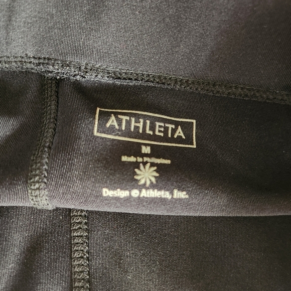 Athleta Womens Black Low Rise Biker Shorts w/Stash Pockets/Style# 683775-Size M - Picture 9 of 10